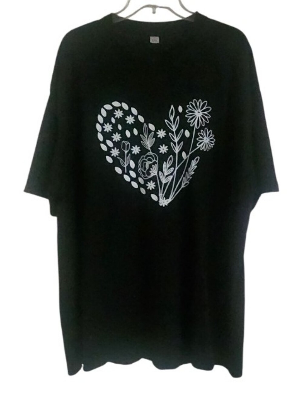 Black Tee with White Floral Heart Graphic Sz Xxl